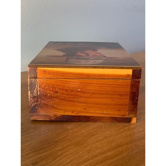 VTG John Wayne Wooden Keepsake Box Cedar? Hinged - Picture 7 of 12
